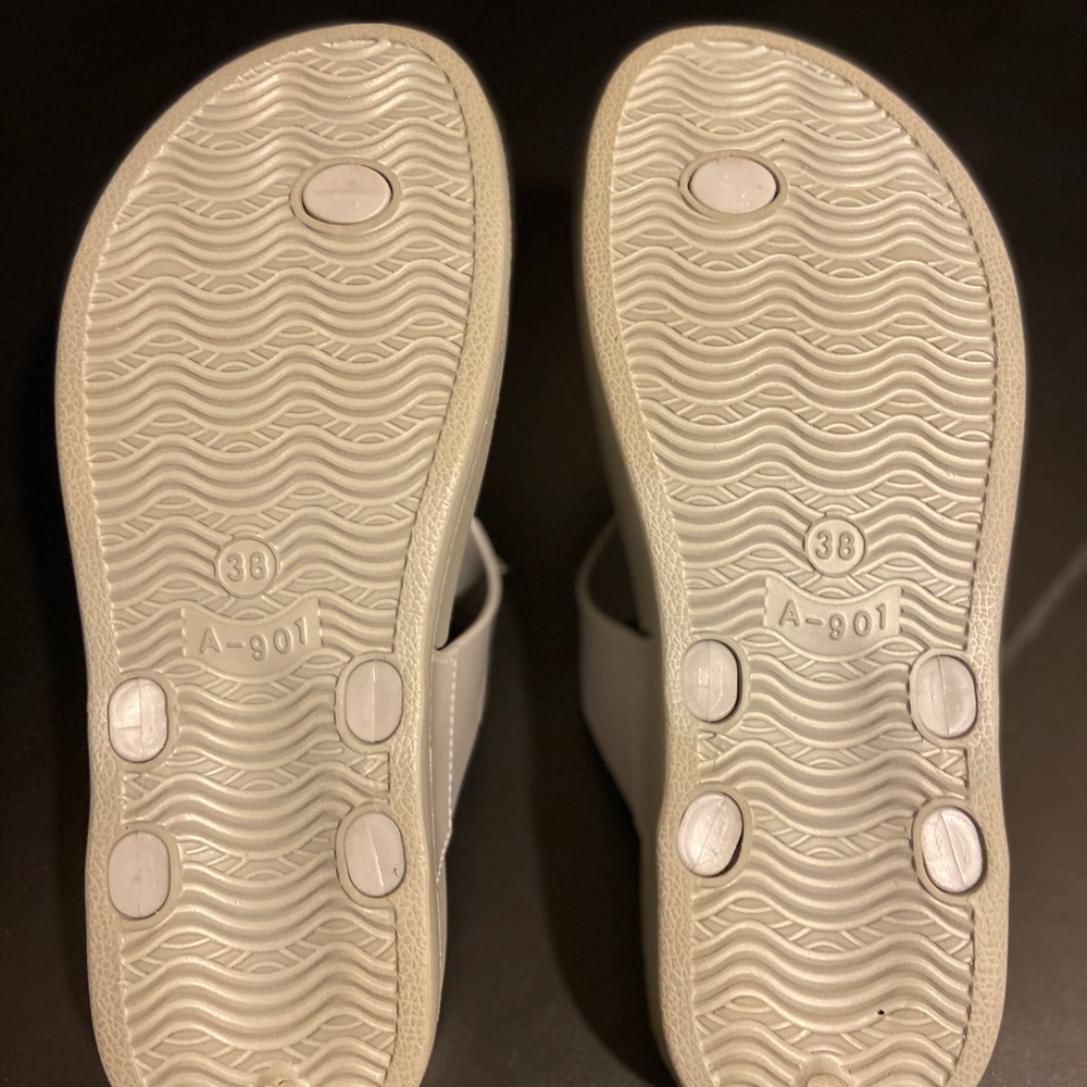 Sandals - Picture 3 of 4